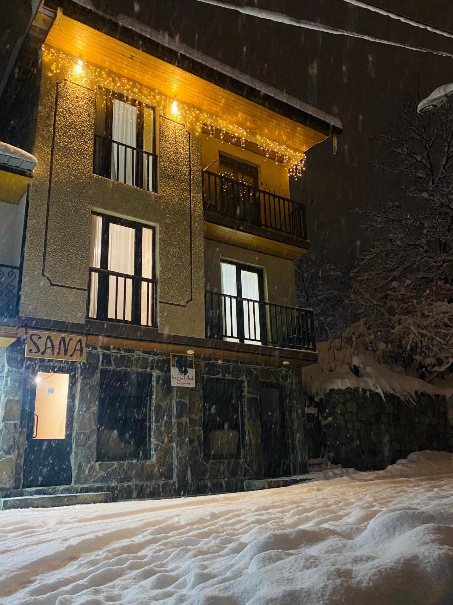 Sana Guest House Mestia Eksteriør billede