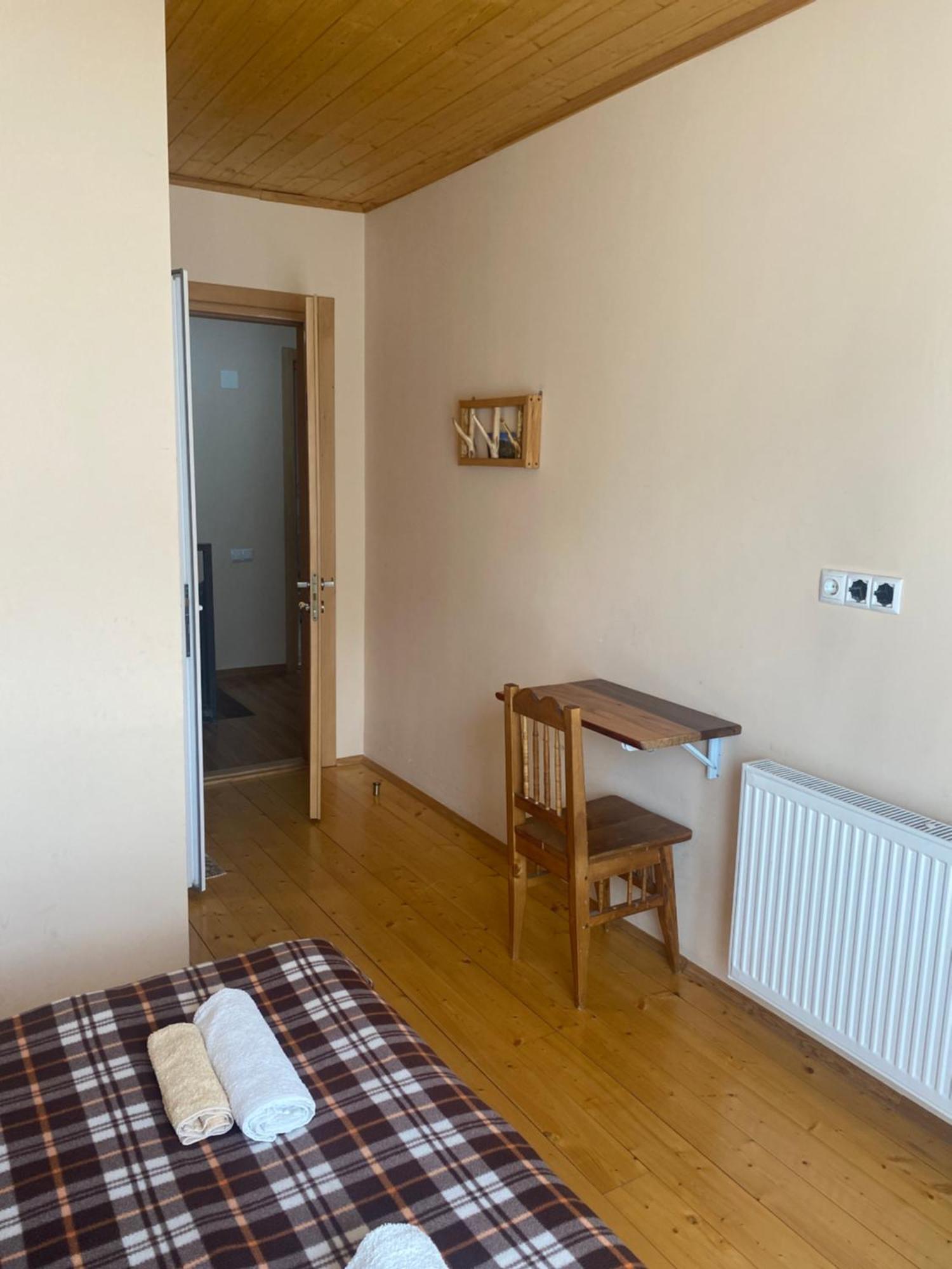 Sana Guest House Mestia Eksteriør billede